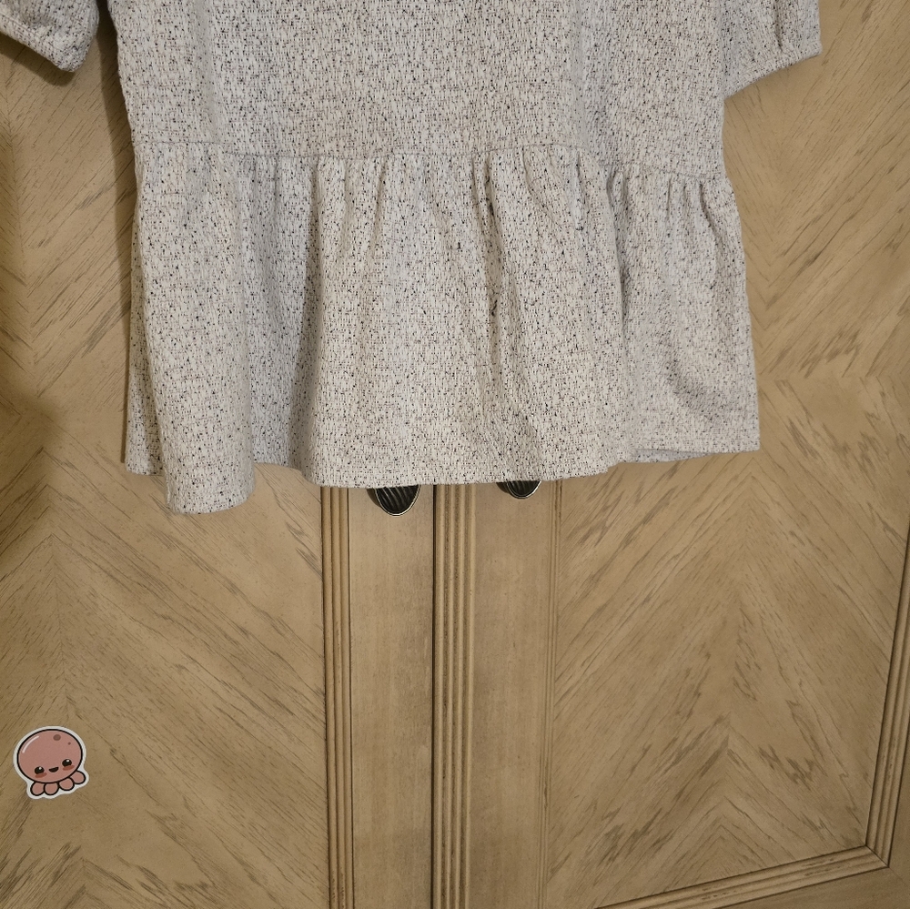 Banana Republic Peplum Top. Size large. White with hints of black and blush - Picture 8 of 11